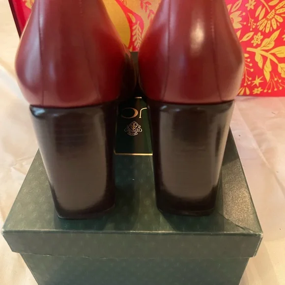 Gucci Women's Burgundy Leather Loafers with Silver Accent - Picture 7 of 12